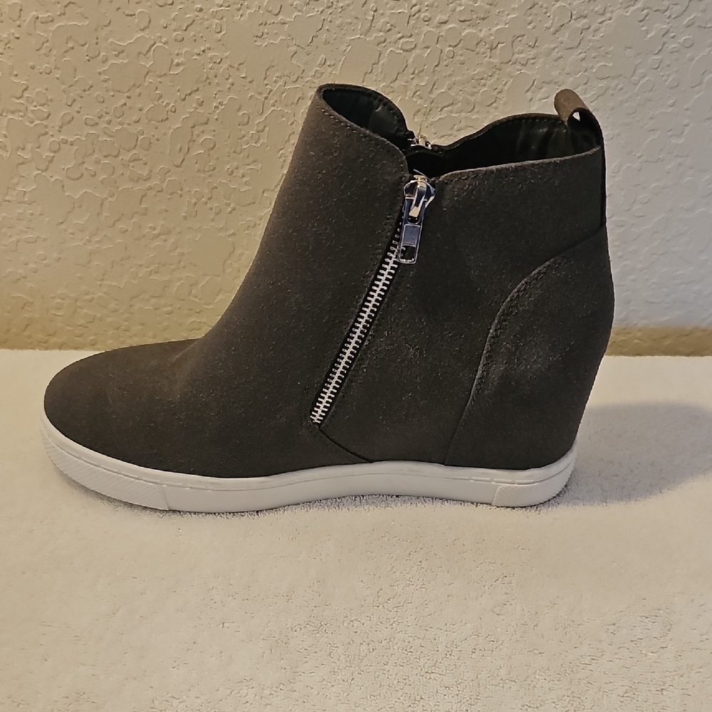 Athlefit Gray Ankle Side Zip  Booties Comfy Casual Size 9.5 EUC